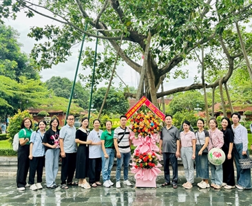 Hành trình về địa chỉ đỏ - Thăm quê Bác